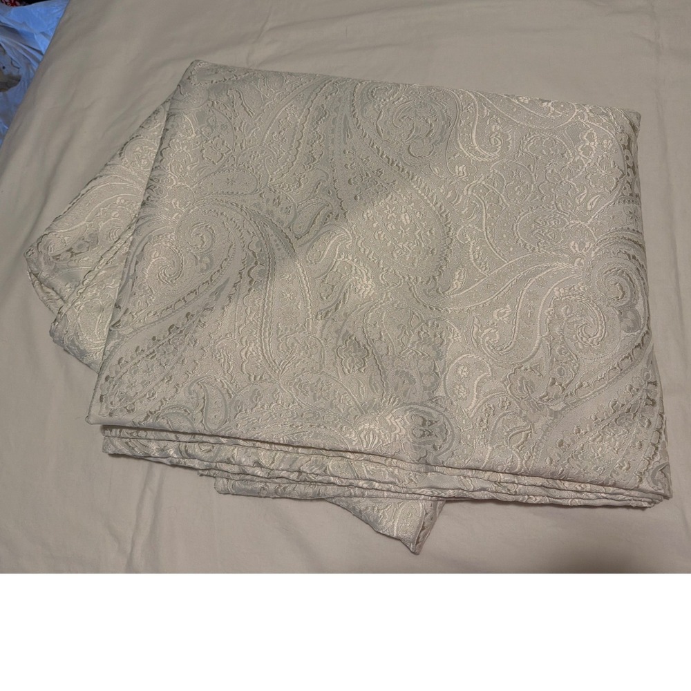 Waterford Fine Linens White Paisley Damask Rectangular Tablecloth‎ 70x126